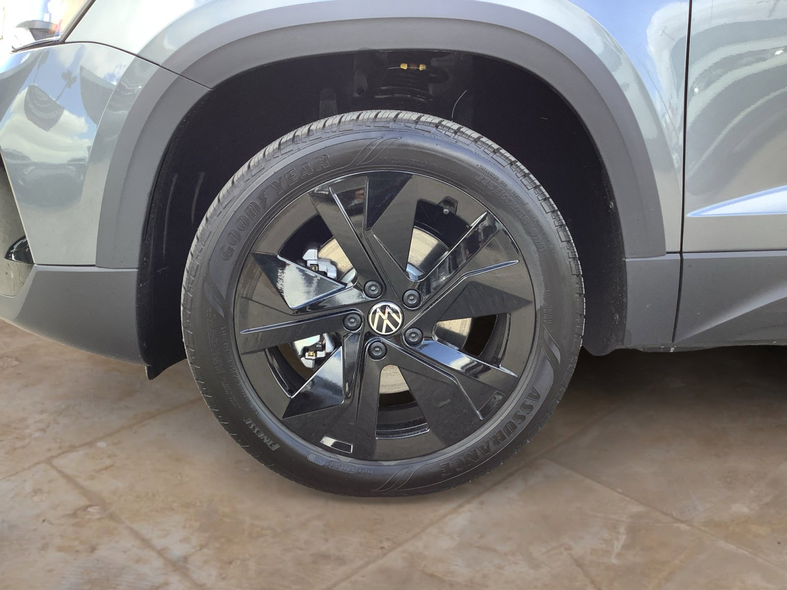New 2026 Platinum Gray Metallic Volkswagen SE image 10