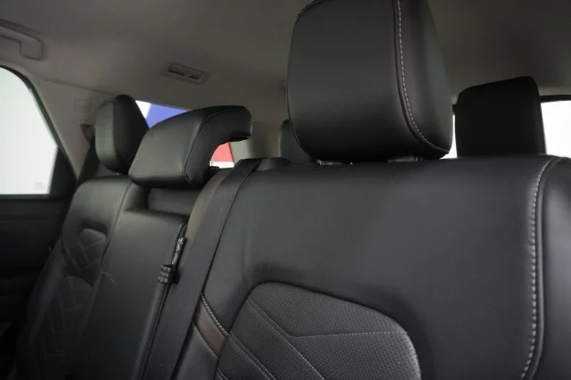 Used 2022 BLACK Nissan Platinum image 23