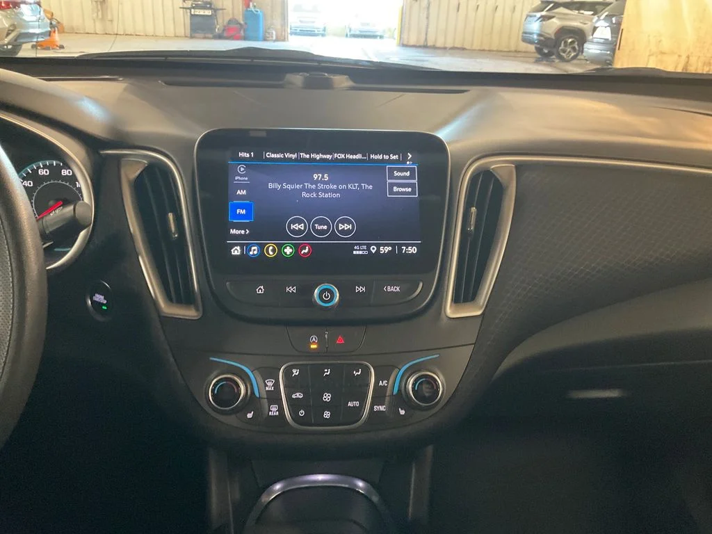 Used 2025 White Chevrolet LT image 19