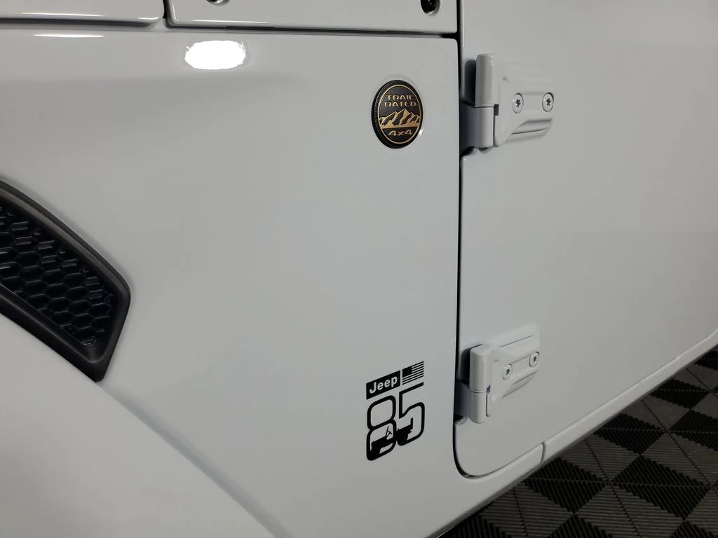 New 2026 Bright White Clear-Coat Exterior Paint Jeep 85th Anniversary Edition image 12