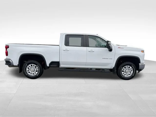 Used 2024 Summit White Chevrolet LT image 7