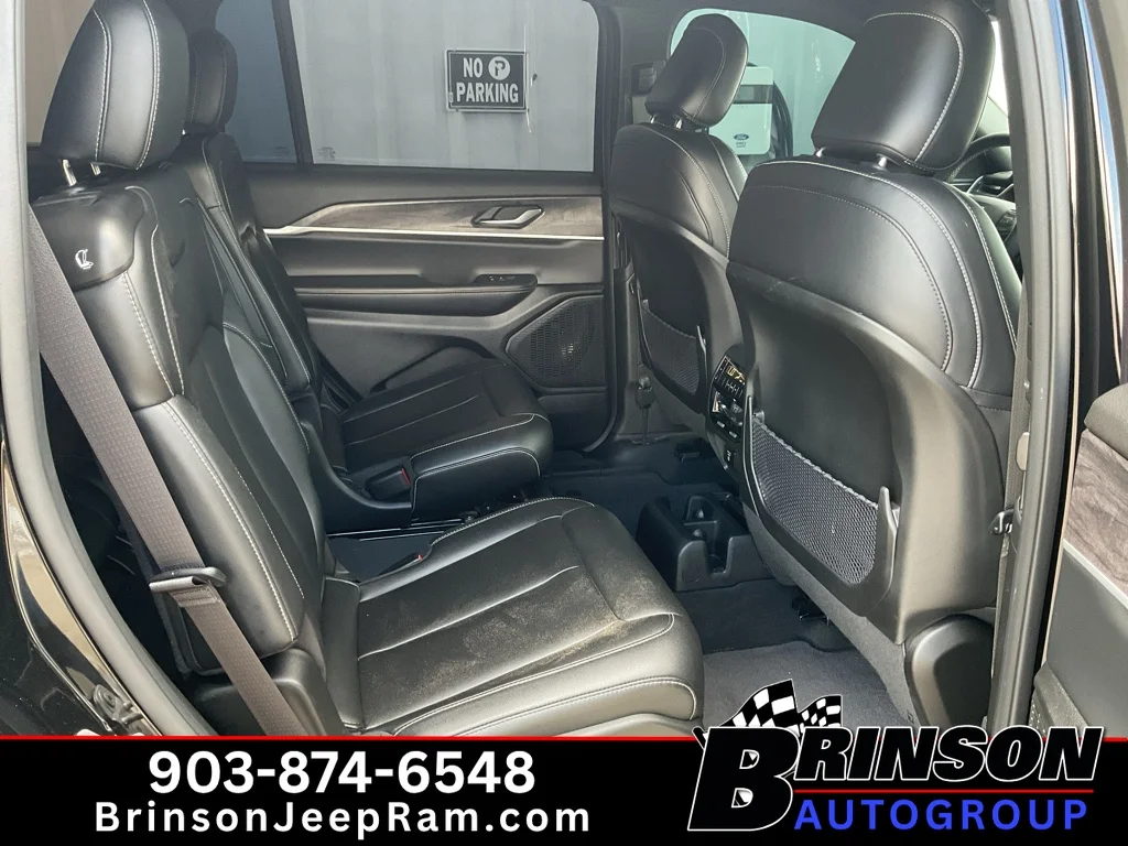 Used 2025 Diamond Black Crystal Pearlcoat Jeep Limited image 23