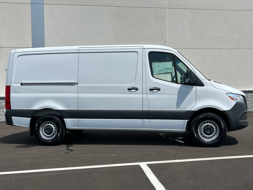 New 2026 Arctic+White Mercedes-Benz Cargo 144 WB image 42