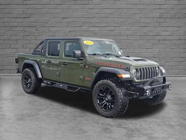 Used 2024 Green Jeep Mojave image 7