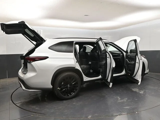 New 2026 Wind Chill Pearl <sup>1</sup> Toyota  XSE image 35