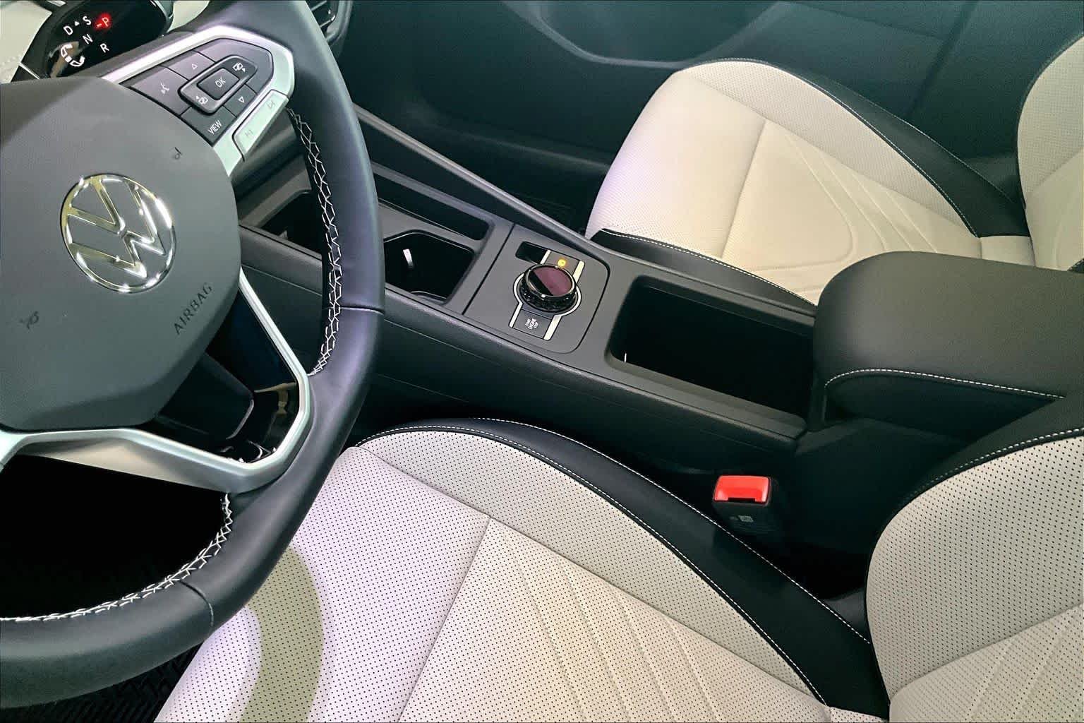 New 2026 Deep Black Pear Volkswagen 2.0T SE image 7