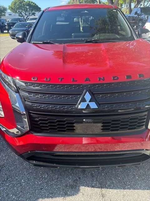 2023 Mitsubishi Outlander SE Black Edition 2WD's photo