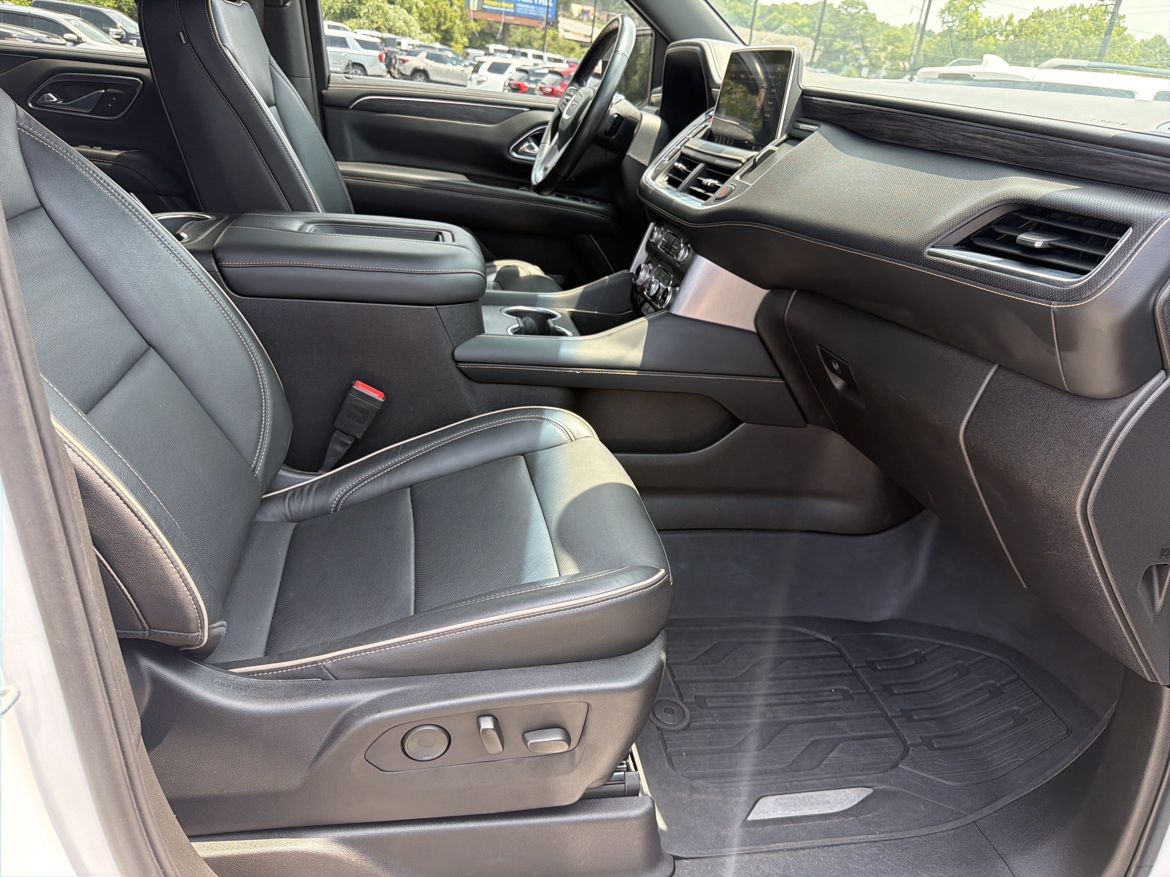 2021 GMC Yukon XL SLT - Photo 13