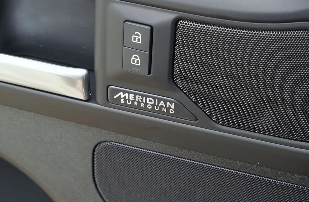 New 2026 Fuji White Land Rover X-Dynamic SE image 11