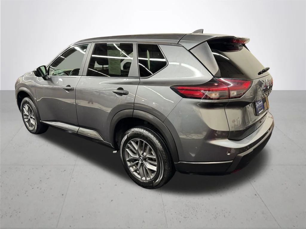 Used 2024 Gray Nissan S image 4