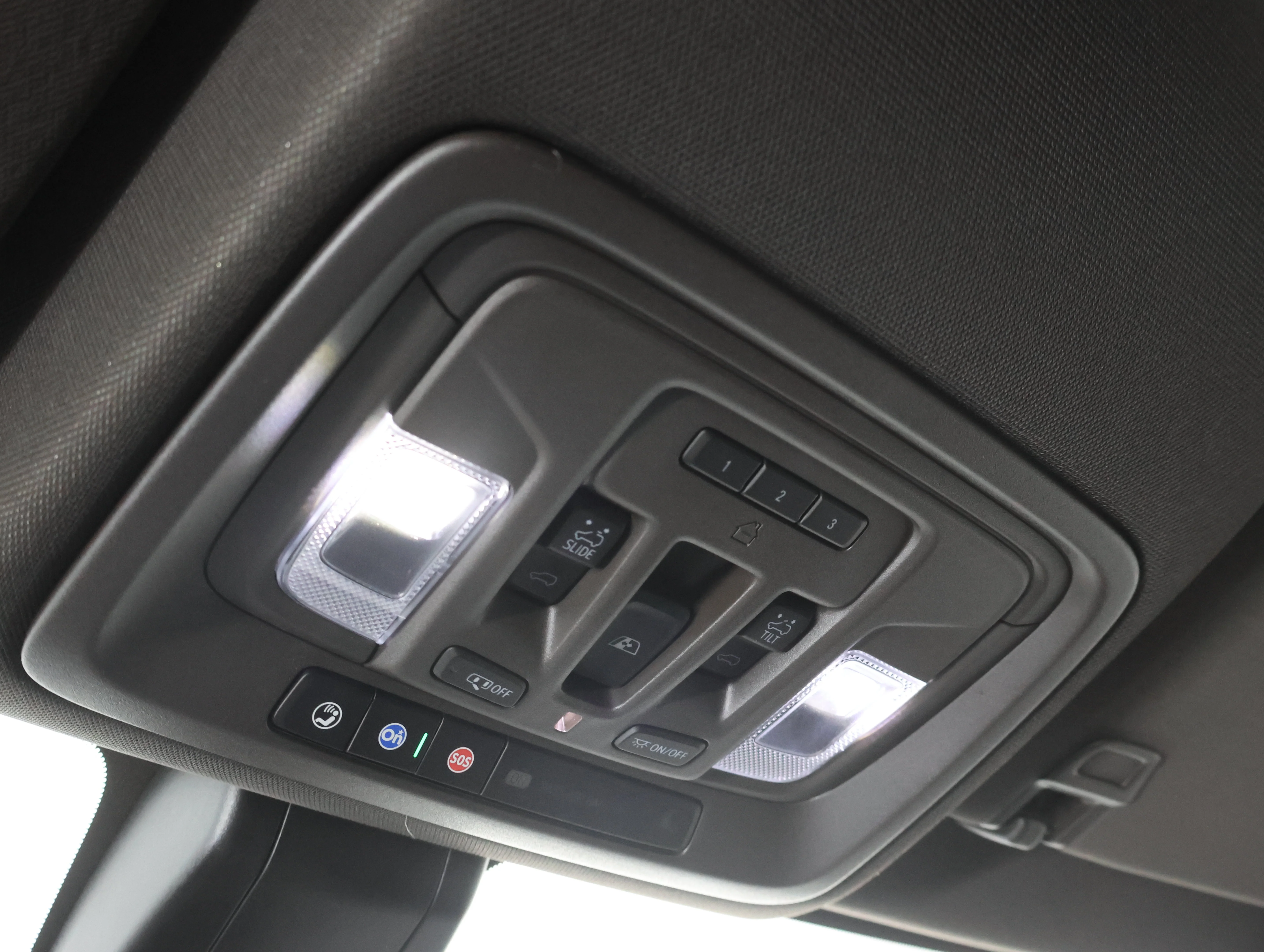 Used 2022 White Frost Tricoat GMC Denali image 77