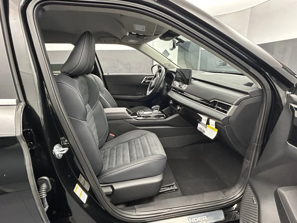2026 Mitsubishi Outlander SE - Photo 12