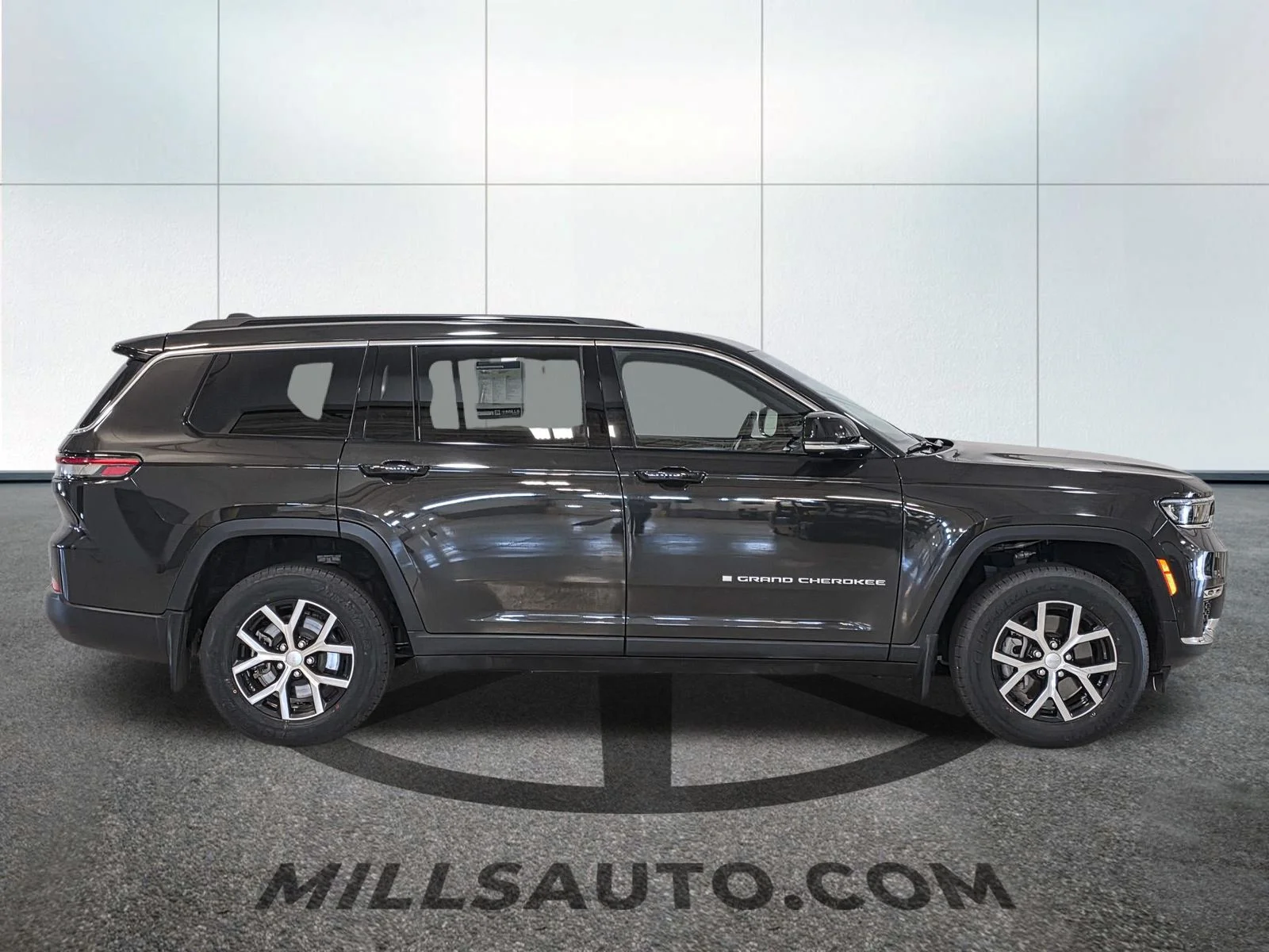 Used 2024 Gray Jeep Limited image 9