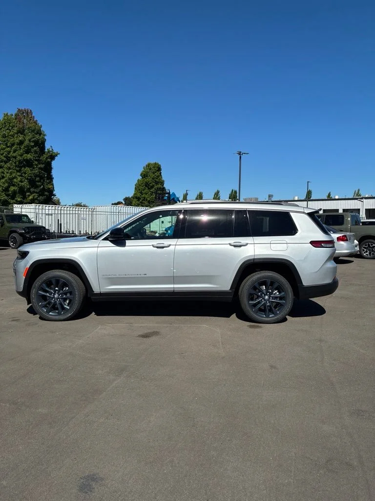 New 2026 Silver Zynith Exterior Paint Jeep  image 3