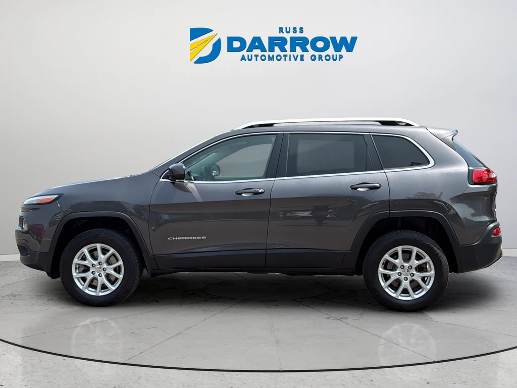 Used 2018 Gray Jeep Latitude Plus image 2