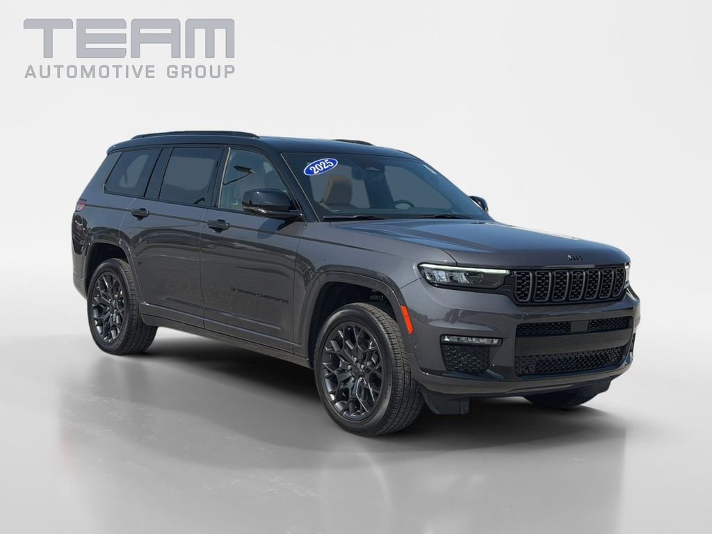 Used 2025 Gray Jeep Summit image 1