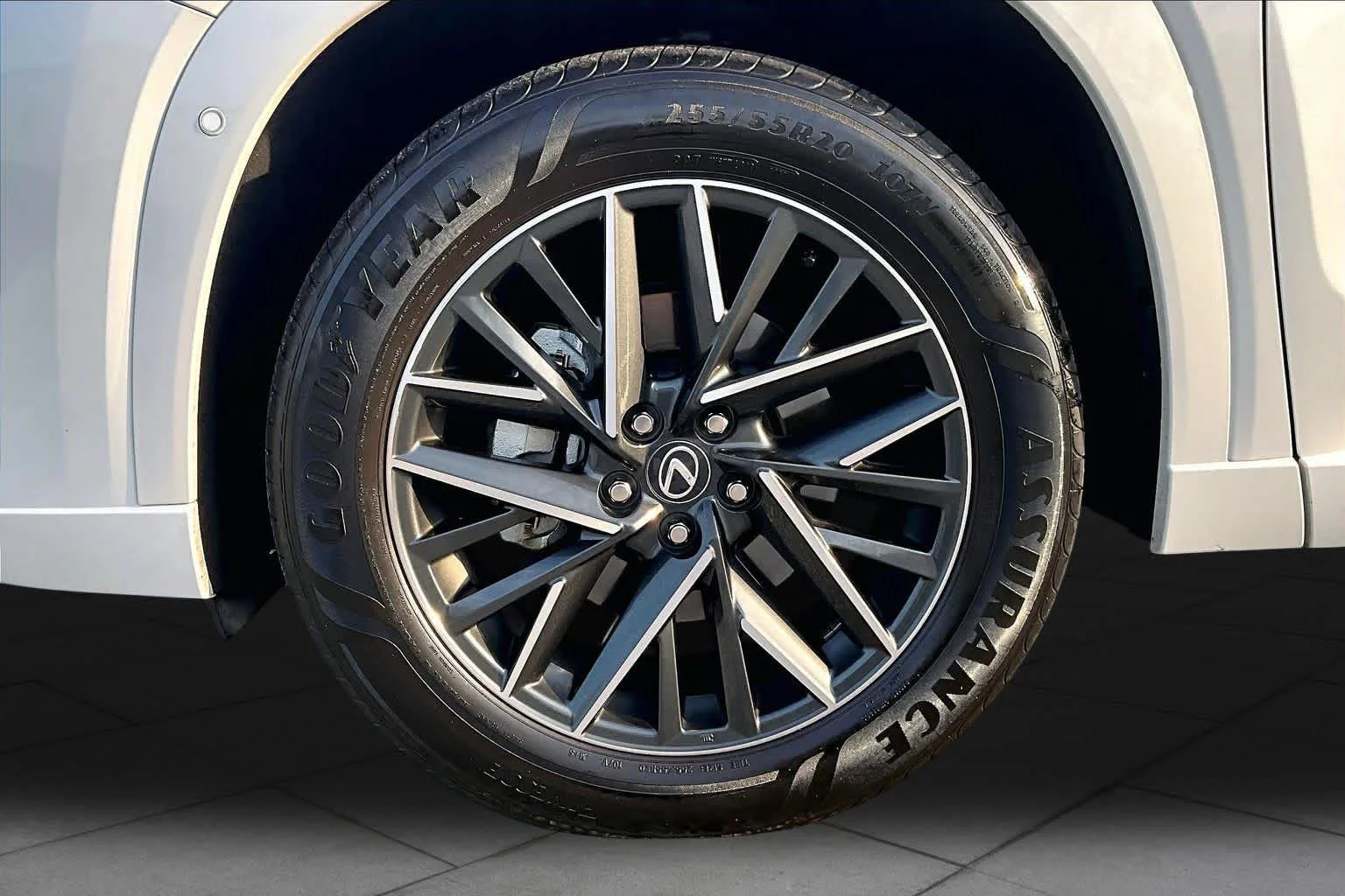 Used 2025 Wind Chill Pearl Lexus Premium image 11