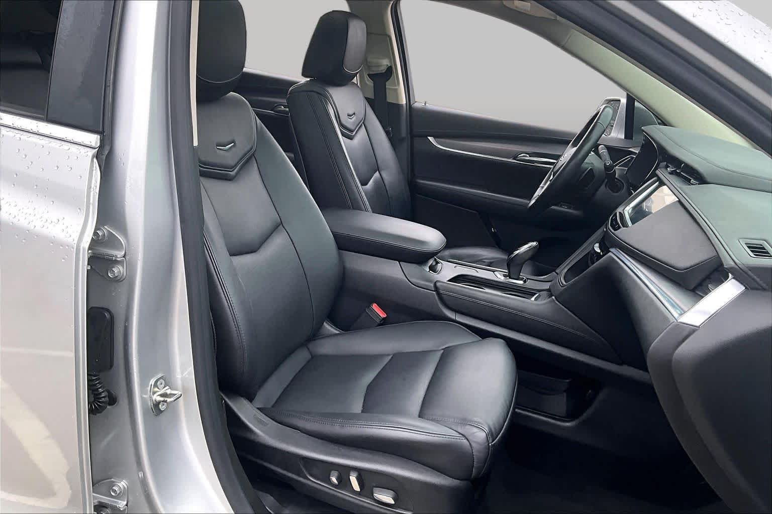 Pre-Owned 2017 Cadillac XT5 Luxury FWD