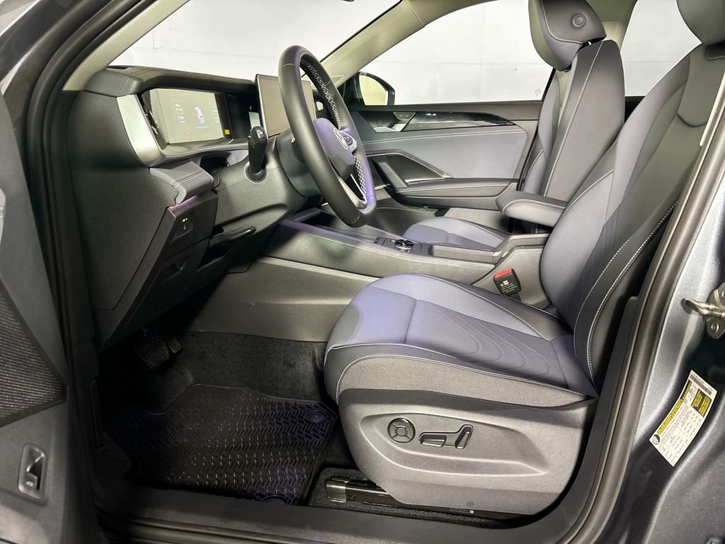 New 2026 Platinum Gray Metallic Volkswagen 2.0T SE image 11