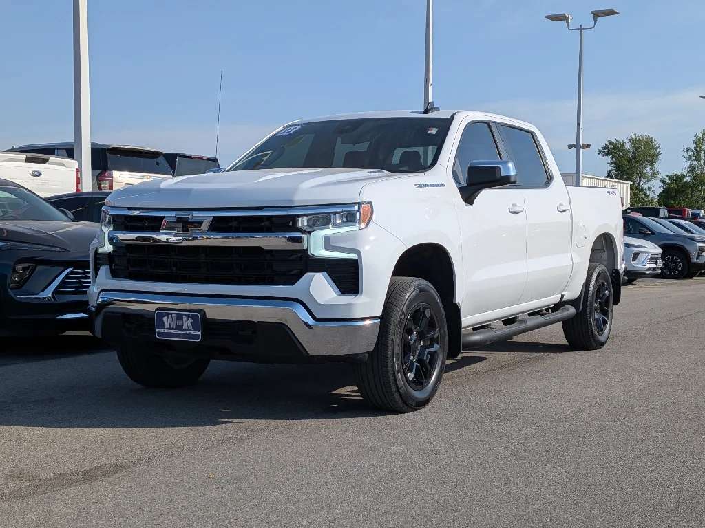 Used 2025 Summit White Chevrolet LT image 6