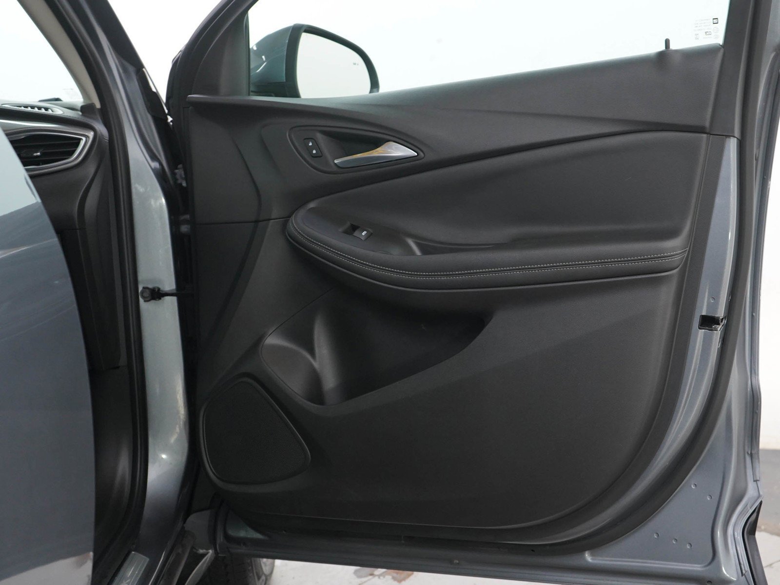 Used 2020 Satin Steel Metallic Buick AWD 4dr Essence image 9
