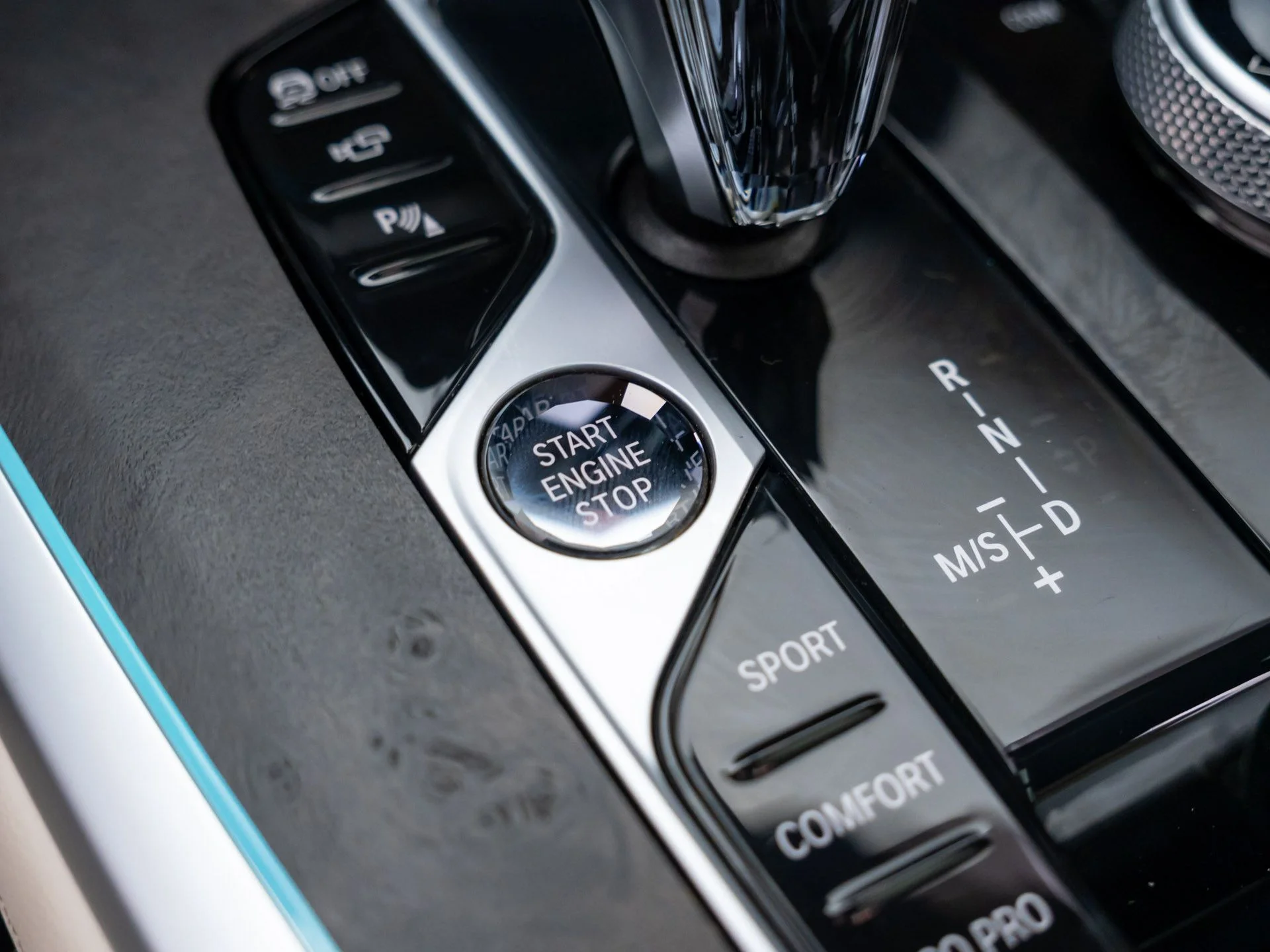 Used 2021 Black BMW xDrive40i image 25