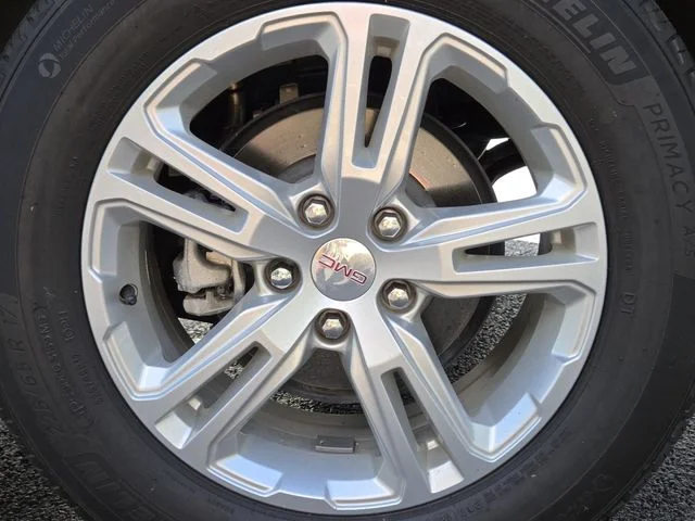 Used 2023 Marine Metallic GMC SLE image 11