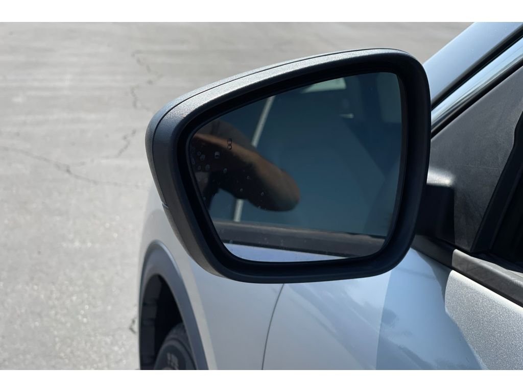 Used 2022 ICONIC SILVER Ford SE image 12
