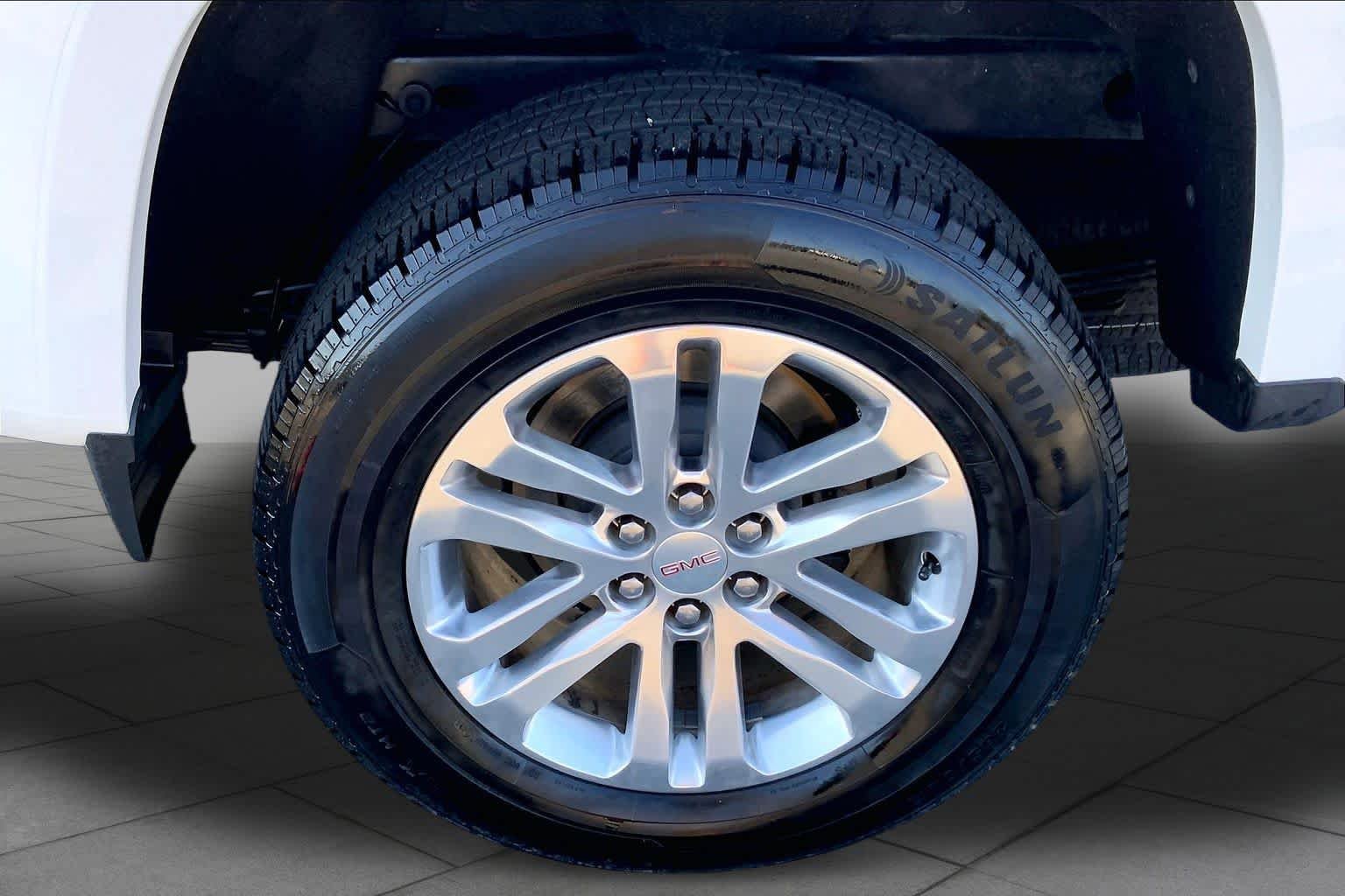 Used 2020 Summit White GMC 2WD SLT image 10