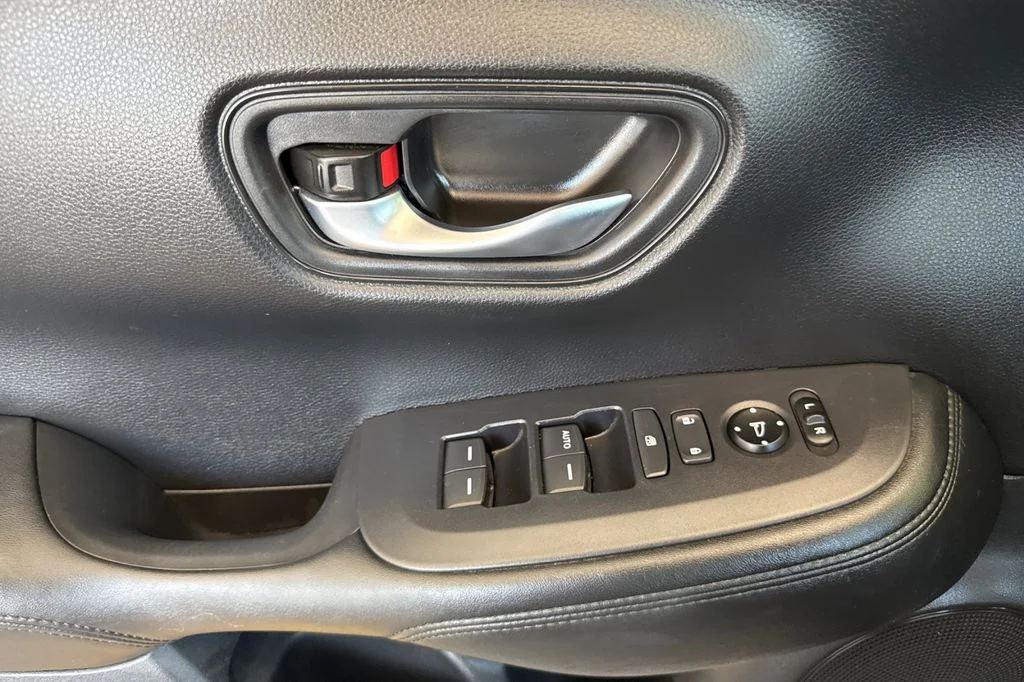Used 2025  Honda LX image 15