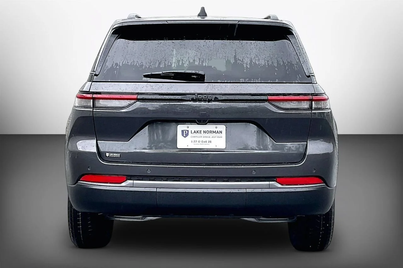 New 2026 Baltic Gray Metallic Clearcoat Jeep Altitude image 7