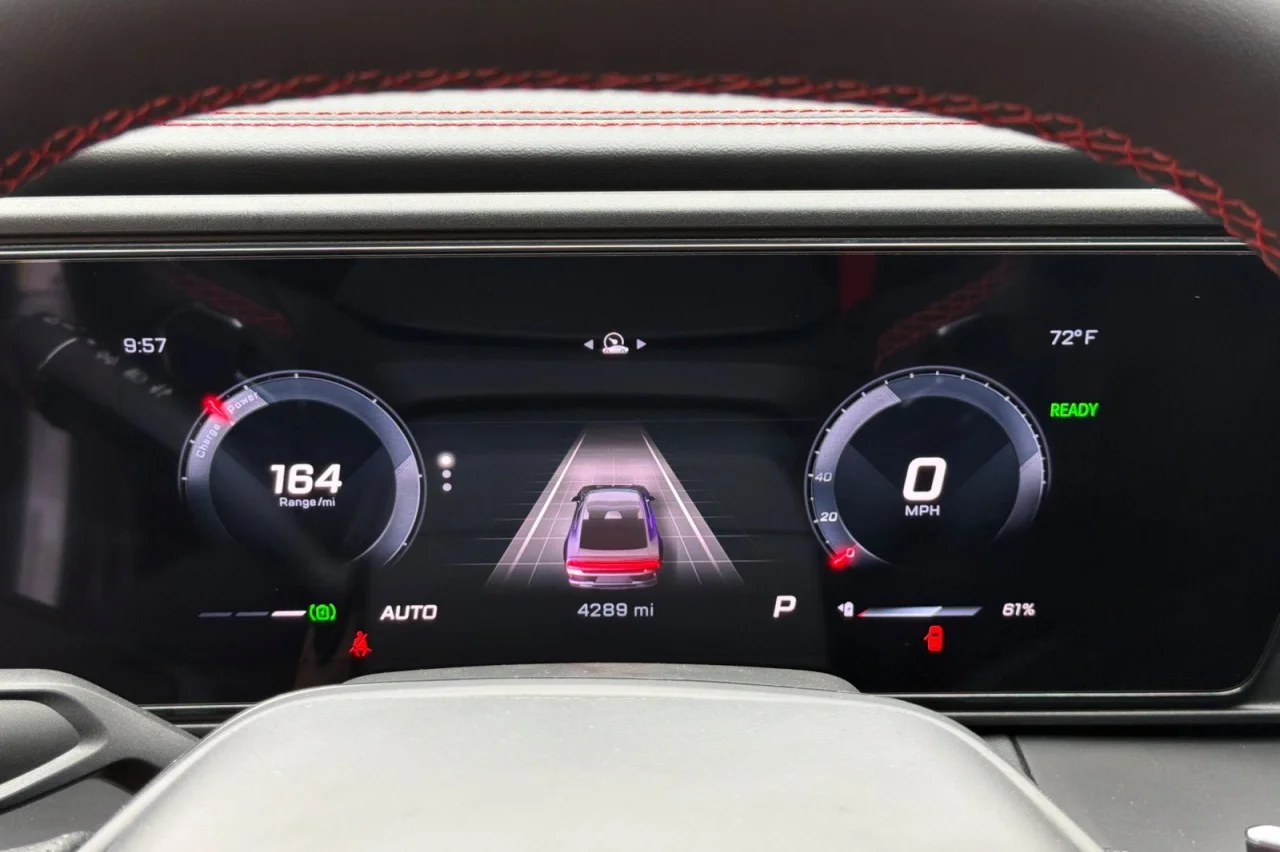 Used 2025 DIAMOND BLACK CRYST Dodge R/T image 23