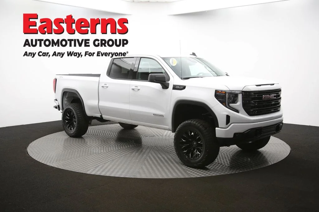 Used 2025 White GMC Elevation image 3