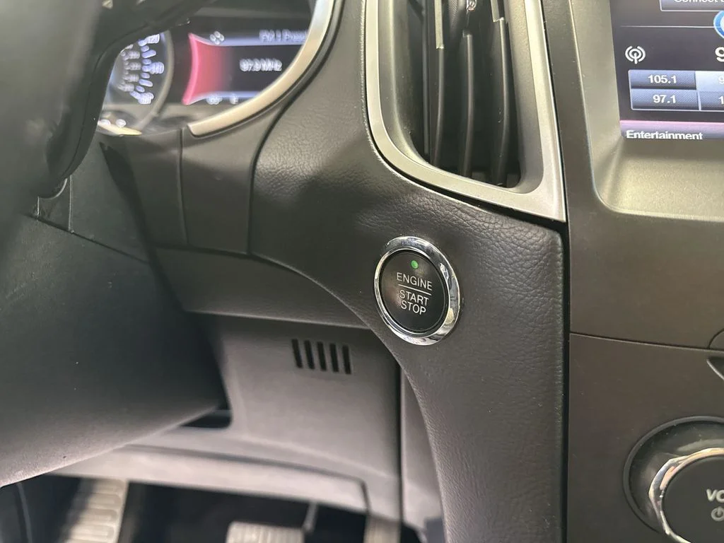 Used 2015 Magnetic Metallic Ford SEL image 22