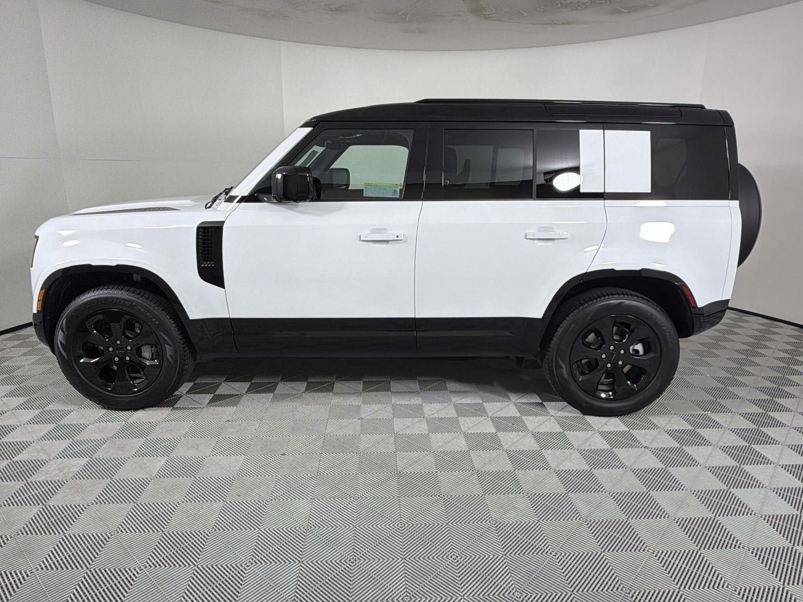 2026 Land Rover Defender X-Dynamic SE - Photo 2