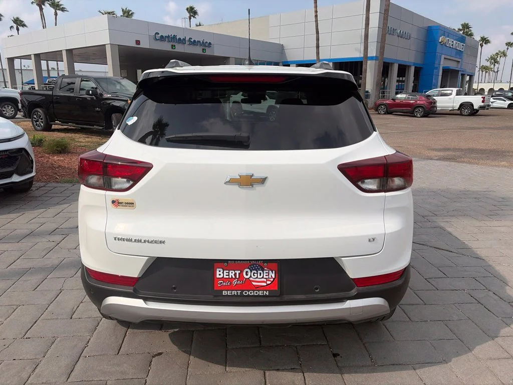 Used 2026 Summit White Chevrolet LT image 5