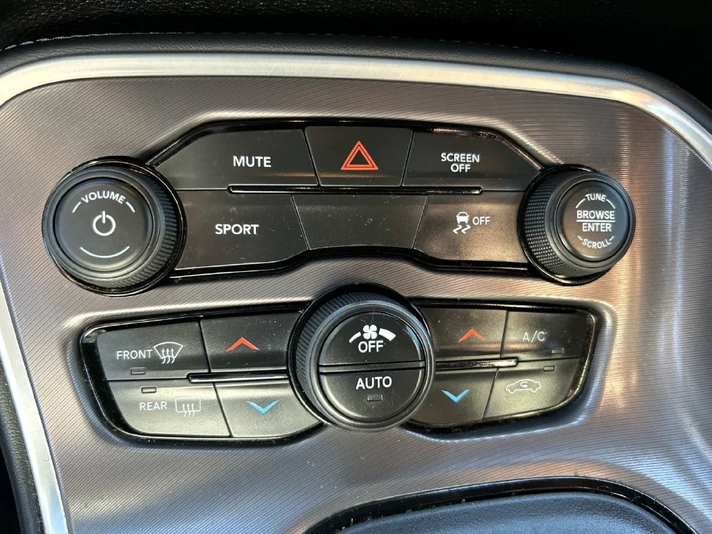 Used 2021 White Dodge SXT image 40