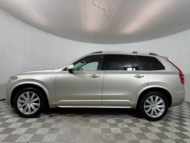 Used 2016  Volvo T6 Momentum image 4