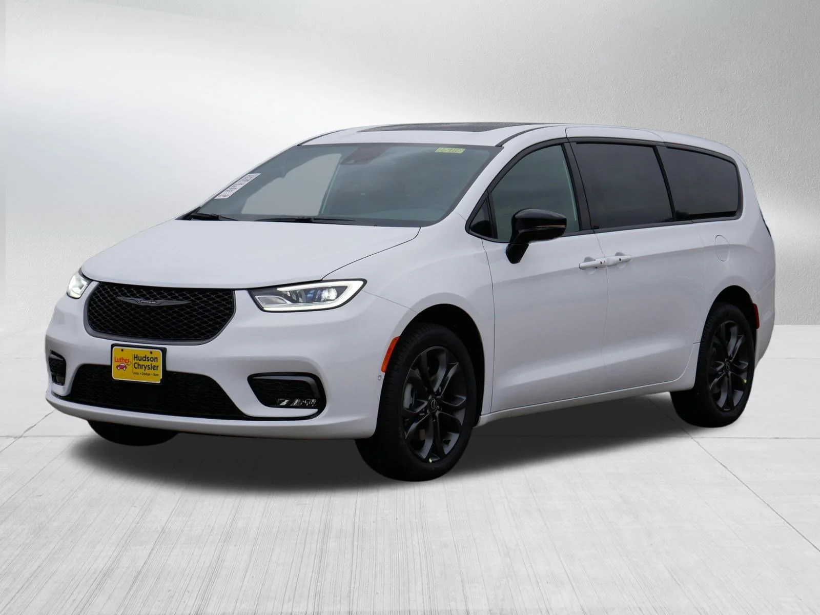 New 2026 Bright White Clear-Coat Exterior Paint Chrysler Select image 4
