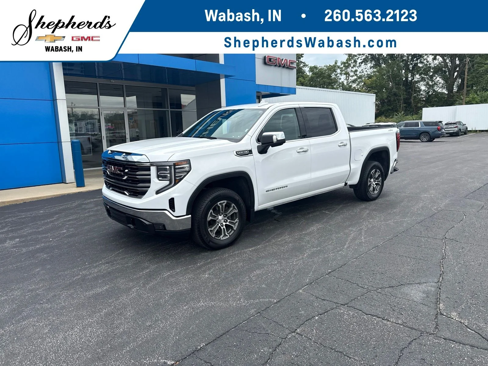 Used 2025 White GMC SLT image 1