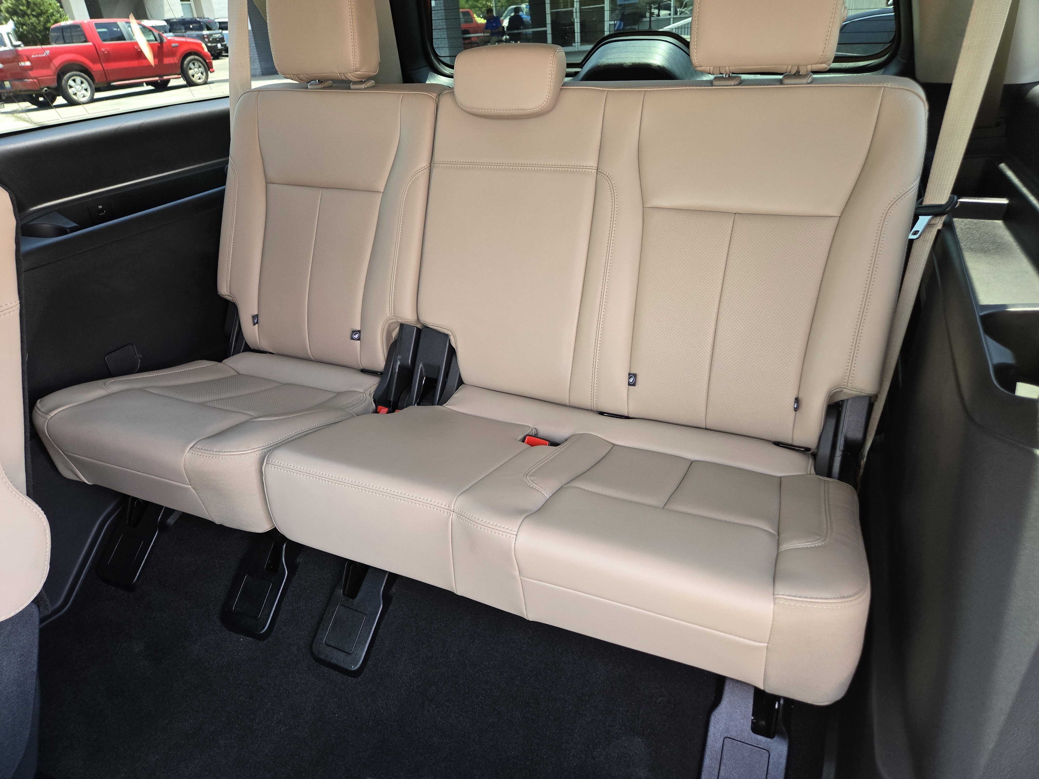 Used 2024 Black Ford XLT image 19