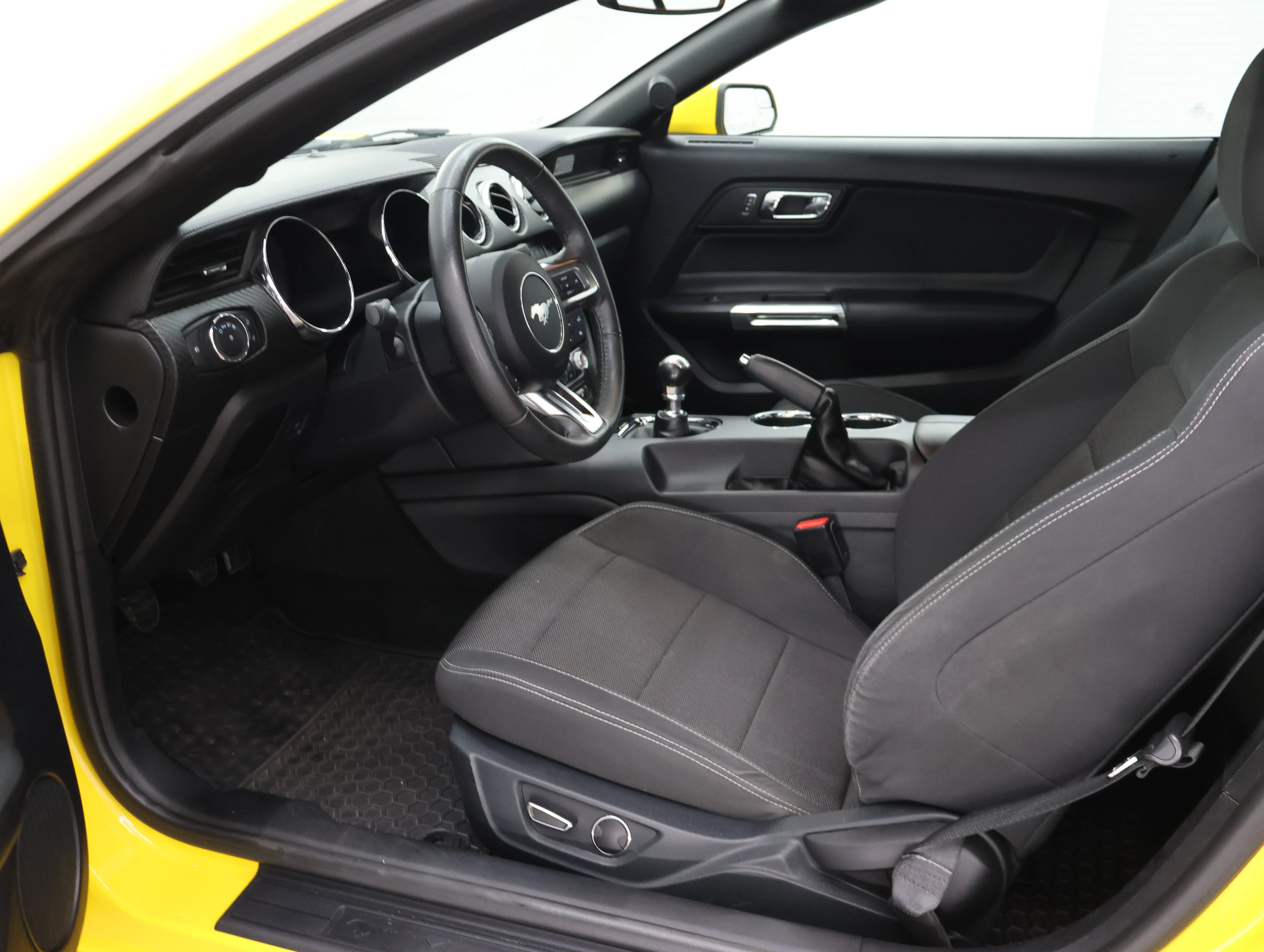 Used 2016 Triple Yellow Tri-Coat Ford V6 image 8