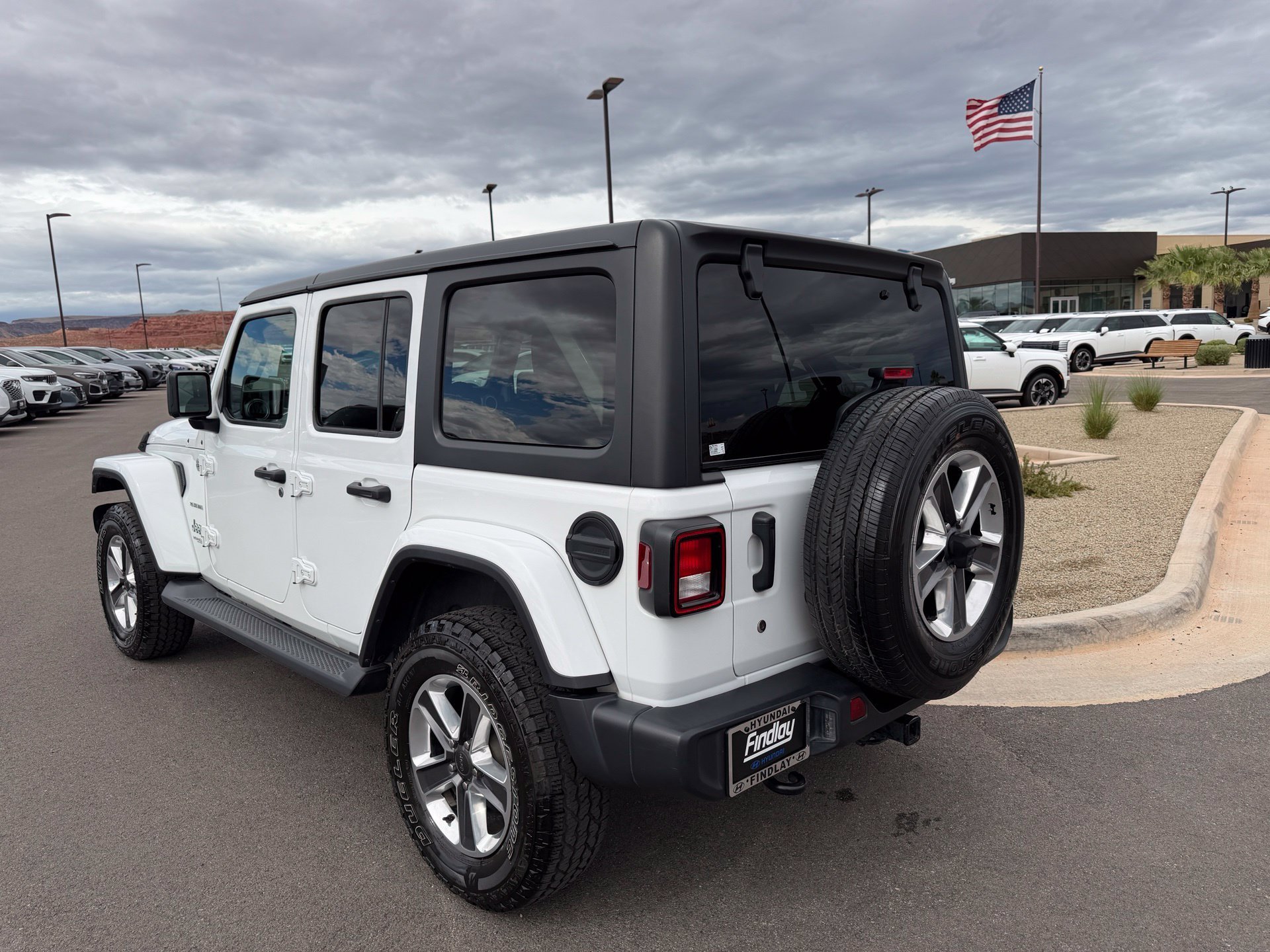 Used 2020 White Jeep Unlimited Sahara image 9