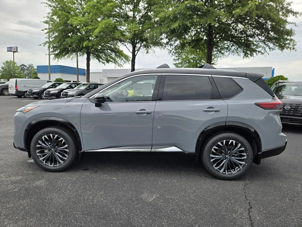 New 2026 Boulder Gray Pearl / Super Black Two-tone Nissan Platinum image 12