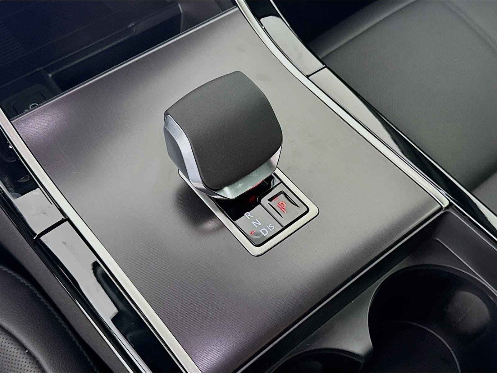 Used 2026 Blue Land Rover Dynamic SE image 19