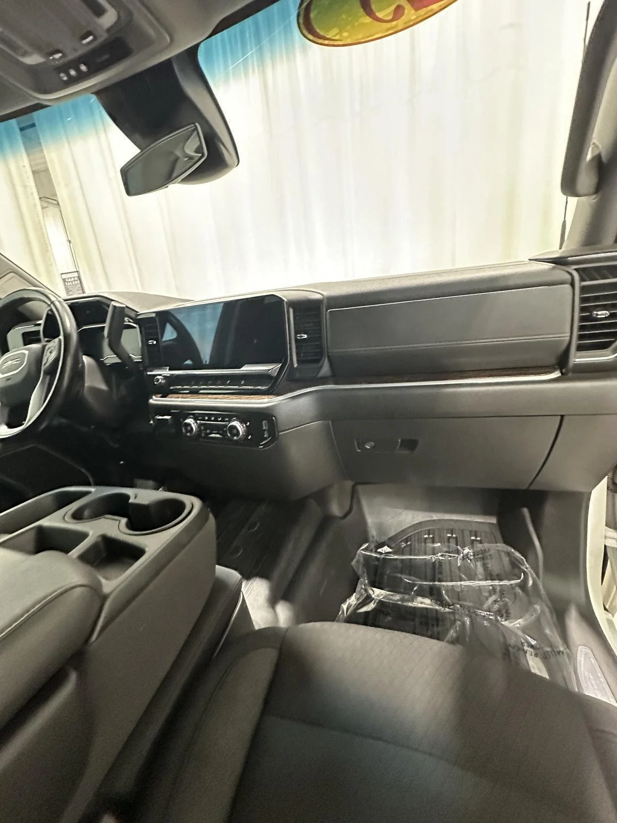 Used 2025 Summit White GMC SLE image 26