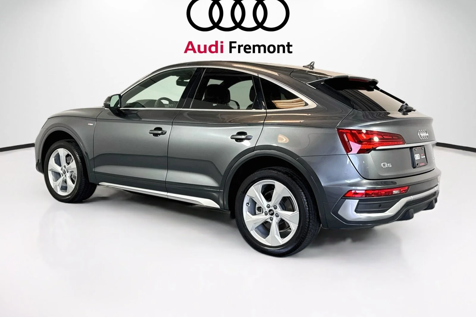Used 2023 Daytona Gray Pearl Effect Audi S line Premium image 8