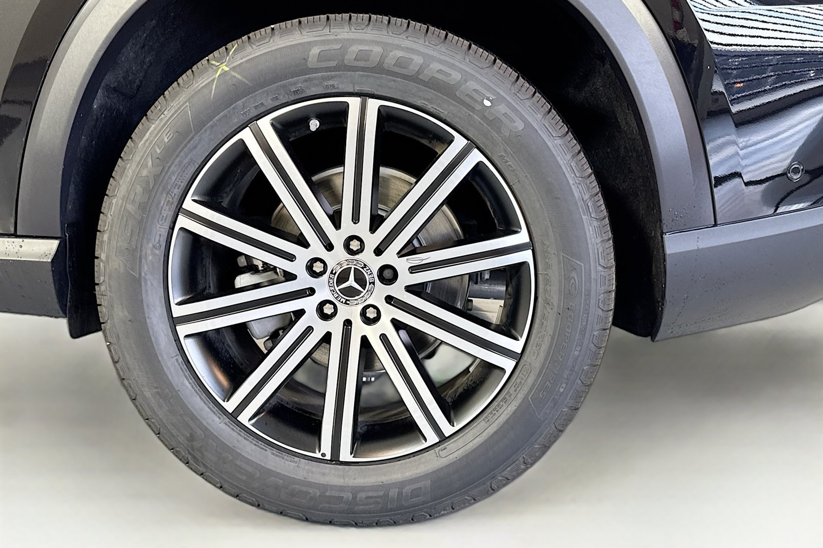 New 2026 Obsidian Black Metallic Mercedes-Benz GLE 350 image 29