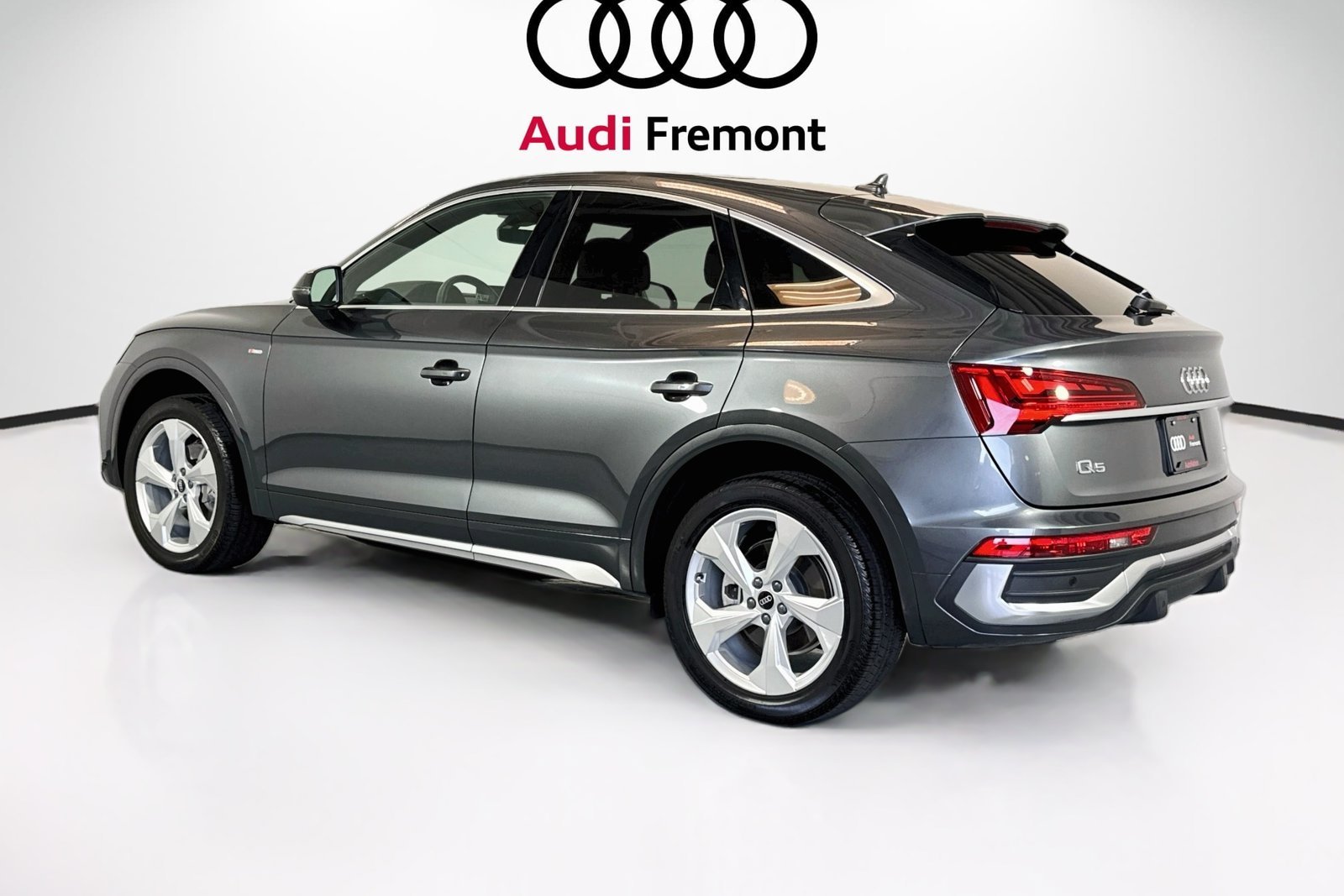 Used 2023 Daytona Gray Pearl Effect Audi S line Premium image 8