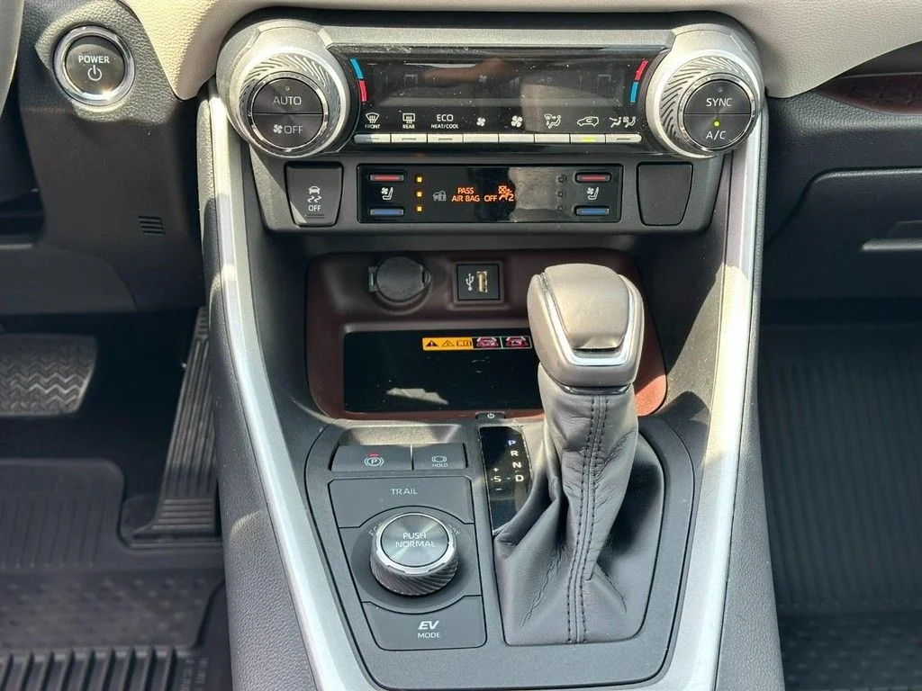 Used 2024  Toyota Limited image 17